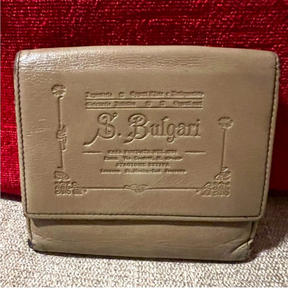 Bulgari AUTHENTIC BEIGE LEATHER BIFOLD WALLET. GUC